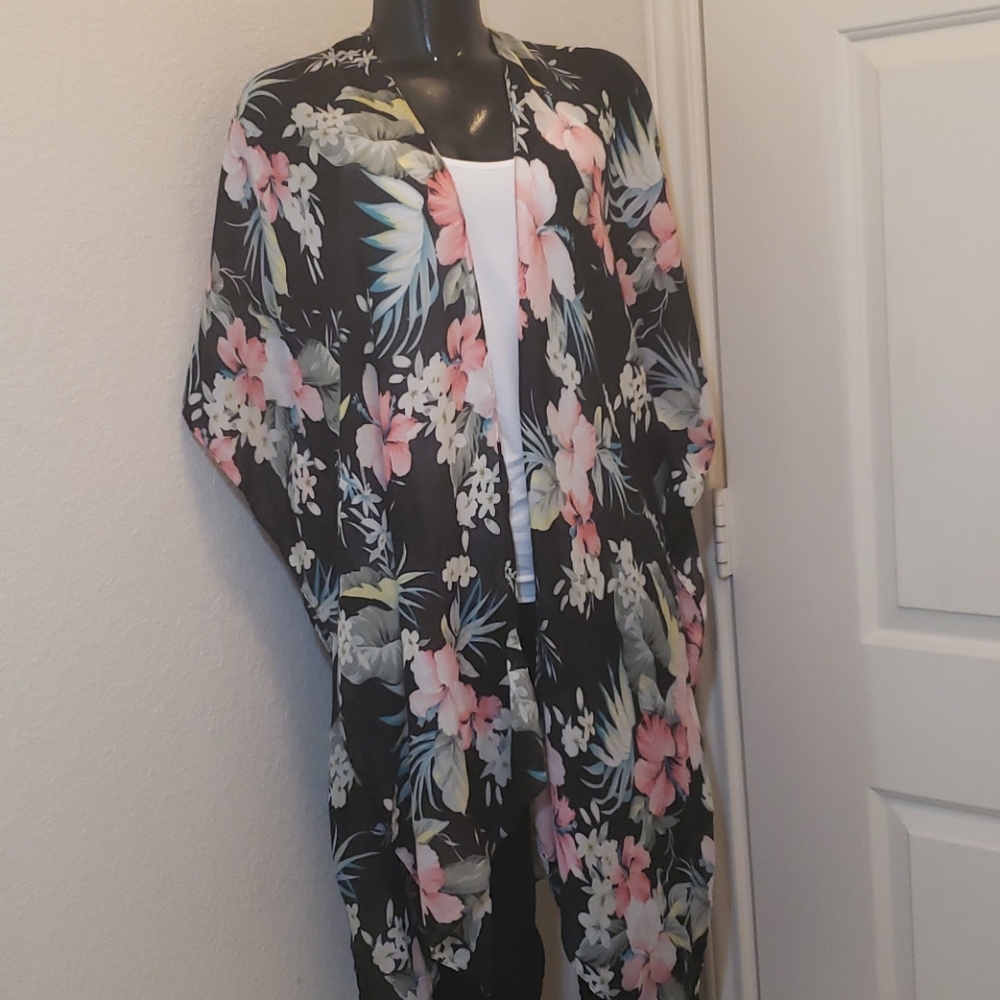 The Supply Society Floral Print Kimono